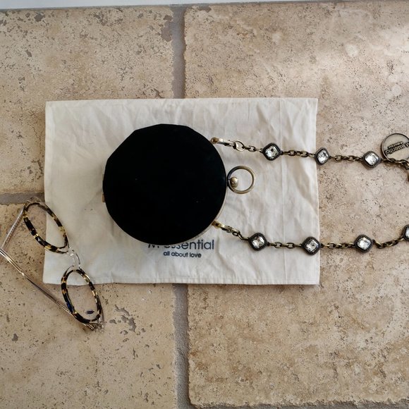 M ESSENTIAL Unique Hexagonal Clutch Purse - Picture 11 of 14